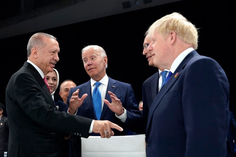 Başkan Erdoğan NATO Zirvesi’nde! Dikkat çeken kareler