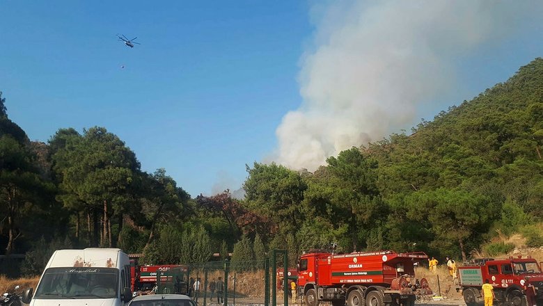 Marmaris’te çıkan orman yangınına müdahale ediliyor