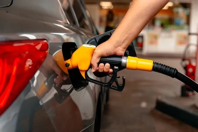 benzin-ve-motorine-zam-mi-gelecek-arac-sahipleri-dikkat-benzin-ve-motorin-kac-tl-olacak-1793006447137.jpeg