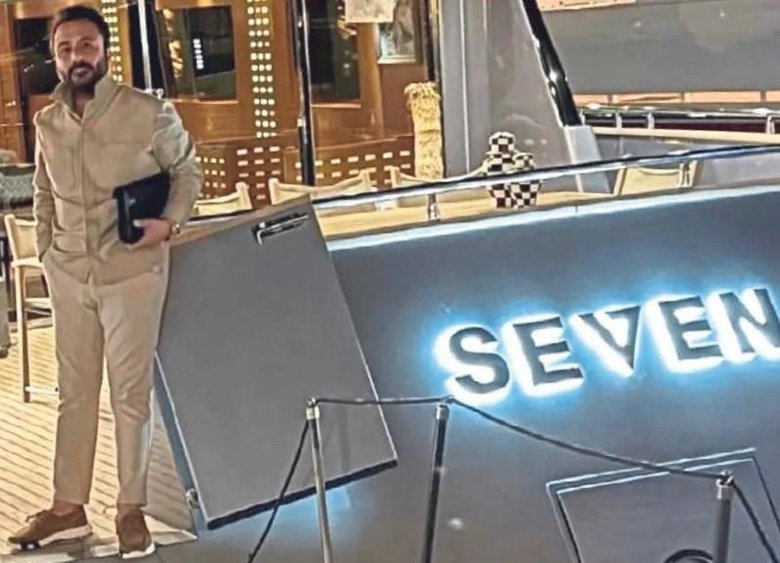 Mikonos’ta darp skandalı