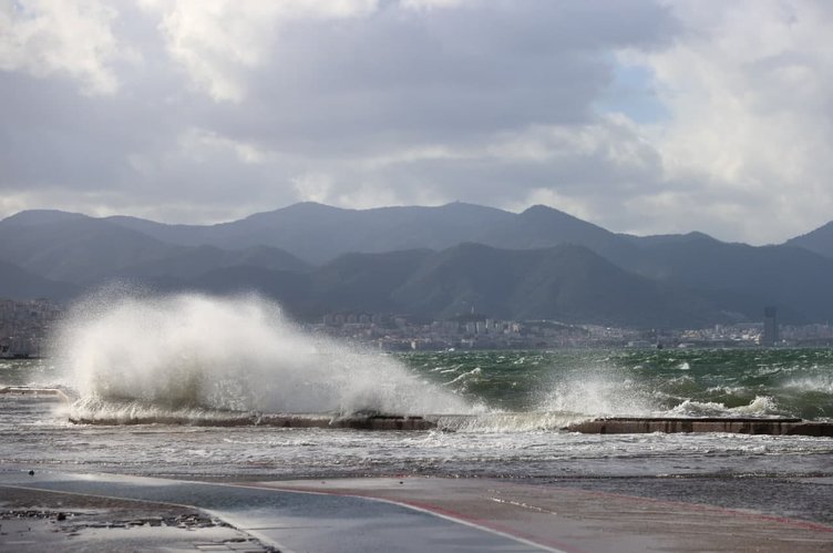 Meteoroloji’den İzmir ve Ege’ye kuvvetli yağış uyarısı! 7 Ocak Pazar hava durumu...