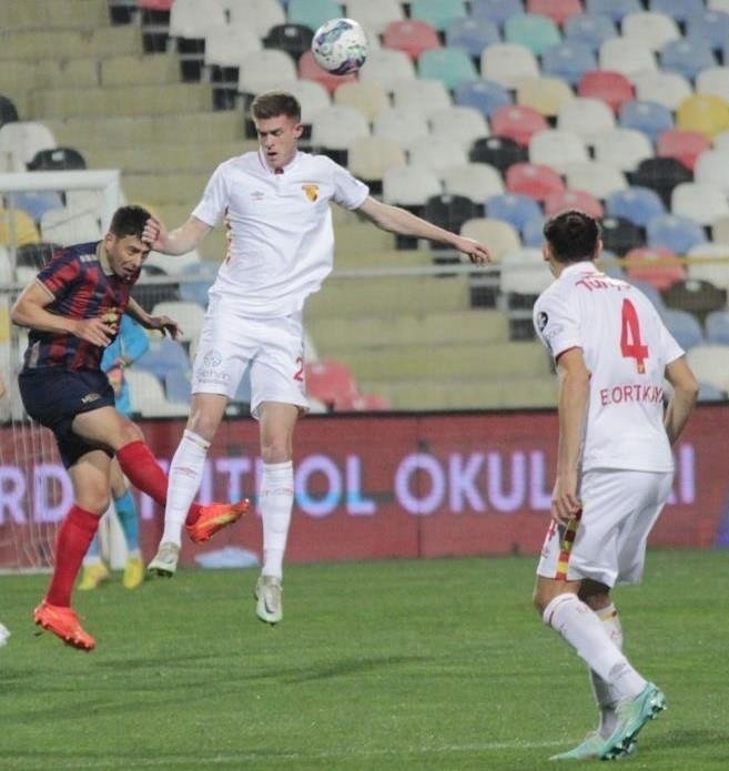 Göztepe’de ayrılık! Kvasina ile karşılıklı anlaşılarak sözleşmesi feshedildi