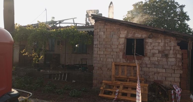 Evde çıkan yangında yatağa bağımlı yaşlı kadın hayatını kaybetti