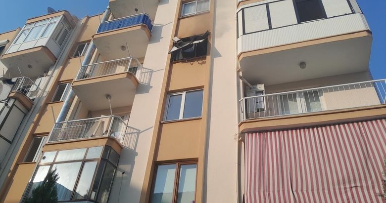 İzmir’de apartman dairesinde yangın!