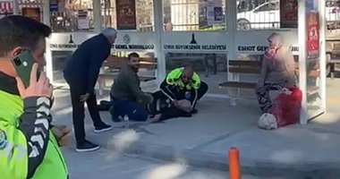 İzmir’de polisten hayat kurtaran müdahale!