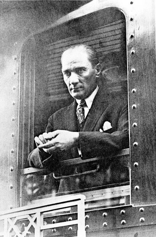 Türkiye Cumhuriyeti’nin kurucusu Mustafa Kemal Atatürk’ün vefatının 82. yıldönümü!