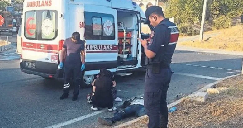 Otomobille çarpışan motosiklet sürücüsü öldü