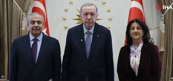 son-dakika-gozler-kulliyede-terorsuz-turkiye-yolunda-kritik-viraj-baskan-erdogan-dem-heyetini-kabul-etti-1744283833275.jpeg