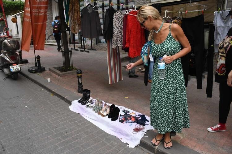Oryantal Didem Kınalı’dan örnek davranış! Sokak hayvanları için kıyafetlerini sattı