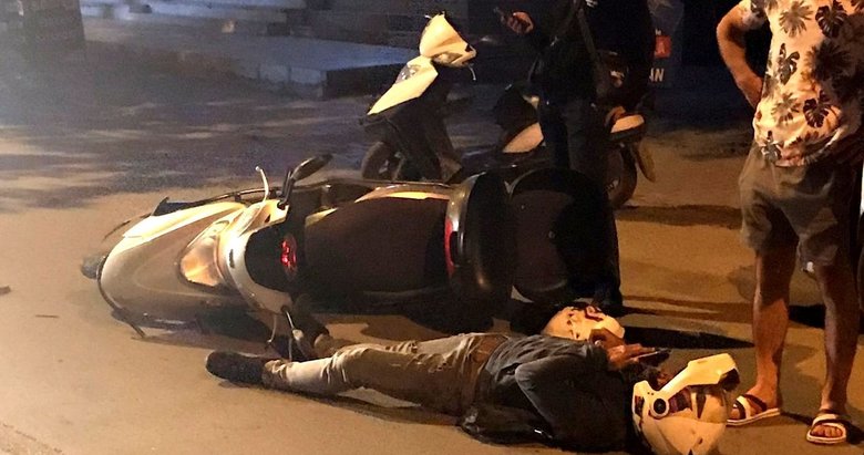 Bomboş yolda iki motosikletli kurye kaza yaptı