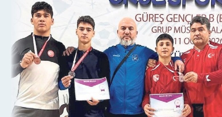 Yunusemreli güreşçiler üç madalya daha aldı