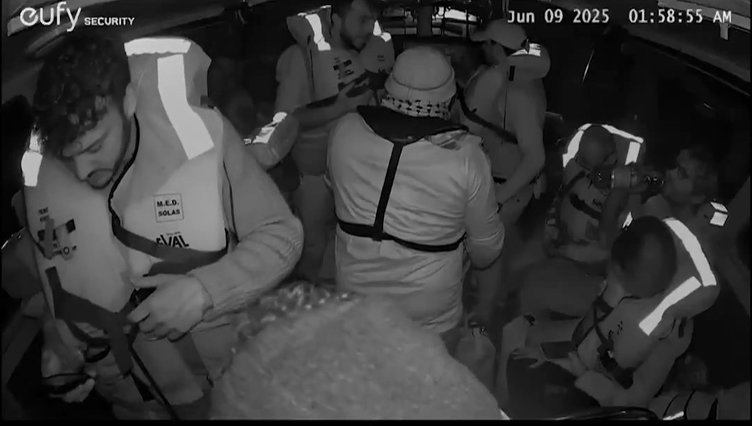 Katil İsrail ’Madleen’ gemisine saldırdı! Aktivistler gözaltına alındı