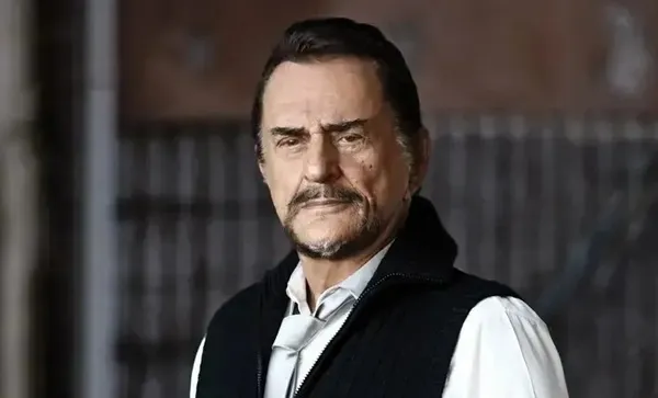 sarkici-alpay-hayatini-kaybetti-alpay-kimdir-1791969652606.jpeg