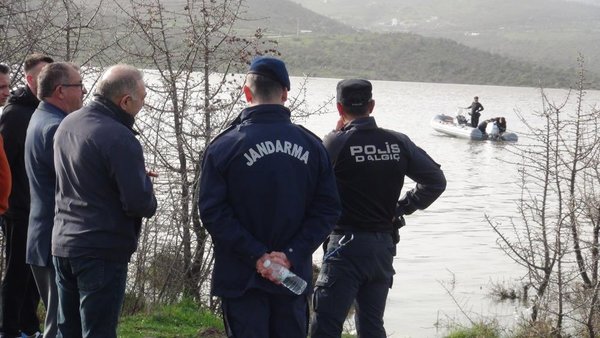 Ekipler harekete geçti: Kayıp genç gölette aranıyor