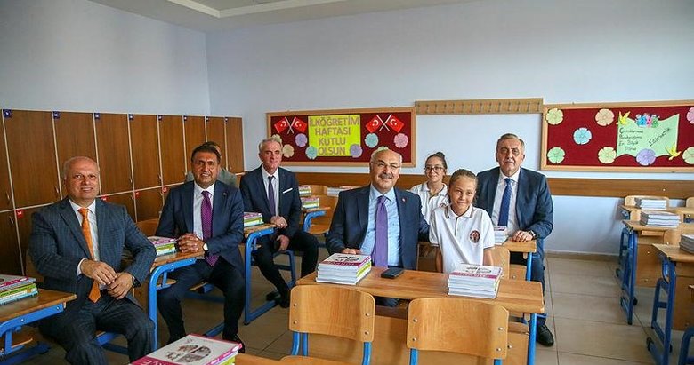 İzmir’de okul binaları deprem güvenliği için yeniden yapılıyor! Vali Köşger’den inceleme