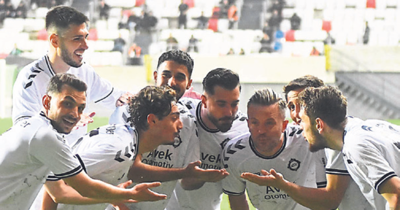 Altay’da 6 isim sınırda