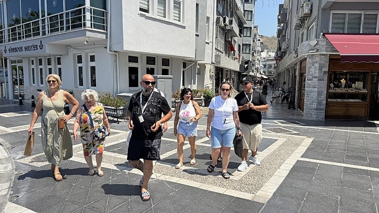 Kuşadası’ndan gelen kruvaziyer Marmaris’e demir attı!