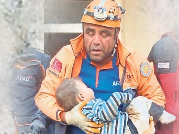 Kahramanmaraş’ta enkaz altında kalan kişi, 89 saat sonra kurtarıldı