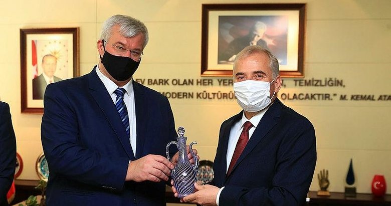Ukrayna’nın Ankara Büyükelçisi Sybiha, Denizli Büyükşehir Belediye Başkanı Zolan’ı ziyaret etti