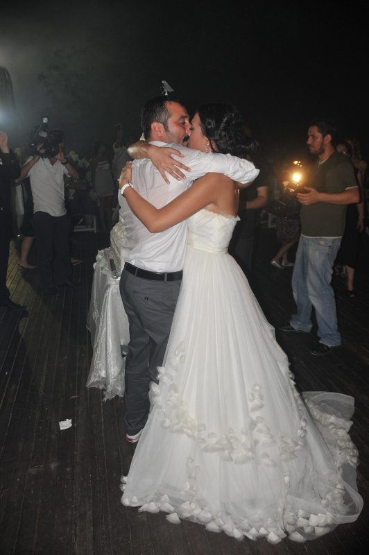 Mustafa Üstündağ ile Ecem Özkaya boşandı! Ünlü çiftin evlilikleri neden bitti?