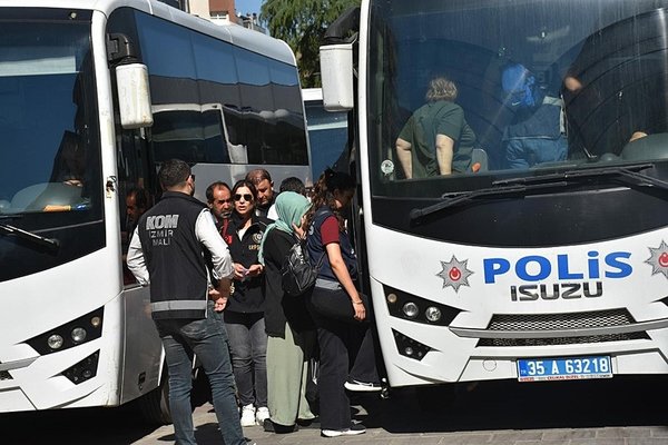 izmir-ege-universitesinde-yolsuzluk-operasyonunda-yeni-gelisme-41-supheli-adliyede-1781262117292.jpeg