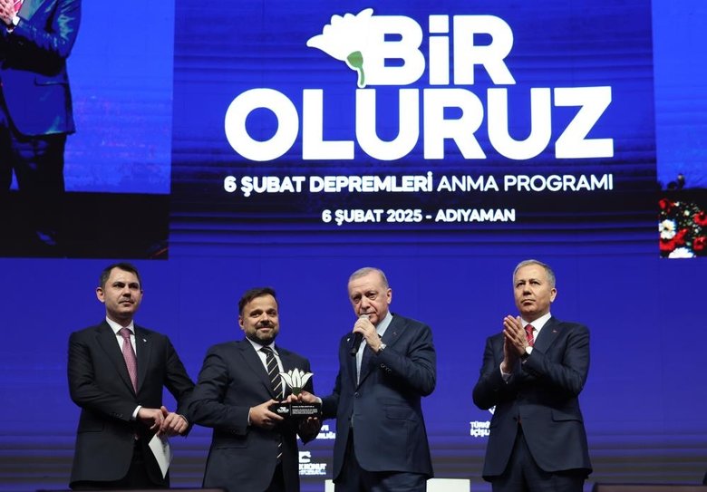 Asrın birlikteliğine katkı veren sektör temsilcilerine plaket