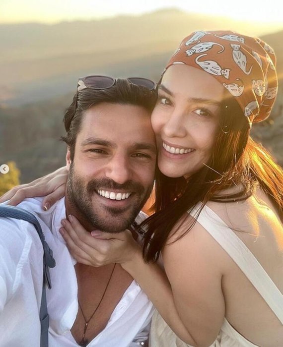 Serkan Çayoğlu’ndan sevgilisi Özge Gürel’e romantik doğum günü kutlaması!