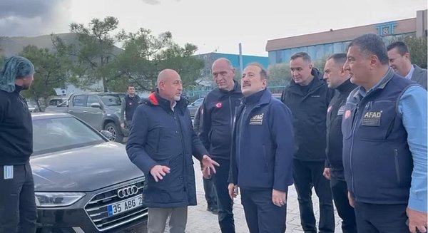 bakanlik-talimatiyla-geldi-afad-baskani-pehlivan-izmirde-devletimiz-tum-imkanlariyla-vatandasimizin-yaninda-1769786739863.jpeg