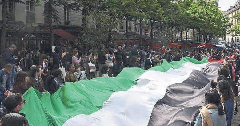 Sorbonne’da Filistin’e destek yürüyüşü