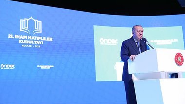 Başkan Erdoğan: Siz bu kılıçları kime çekiyorsunuz! Kendini bilmezler ordudan temizlenecek