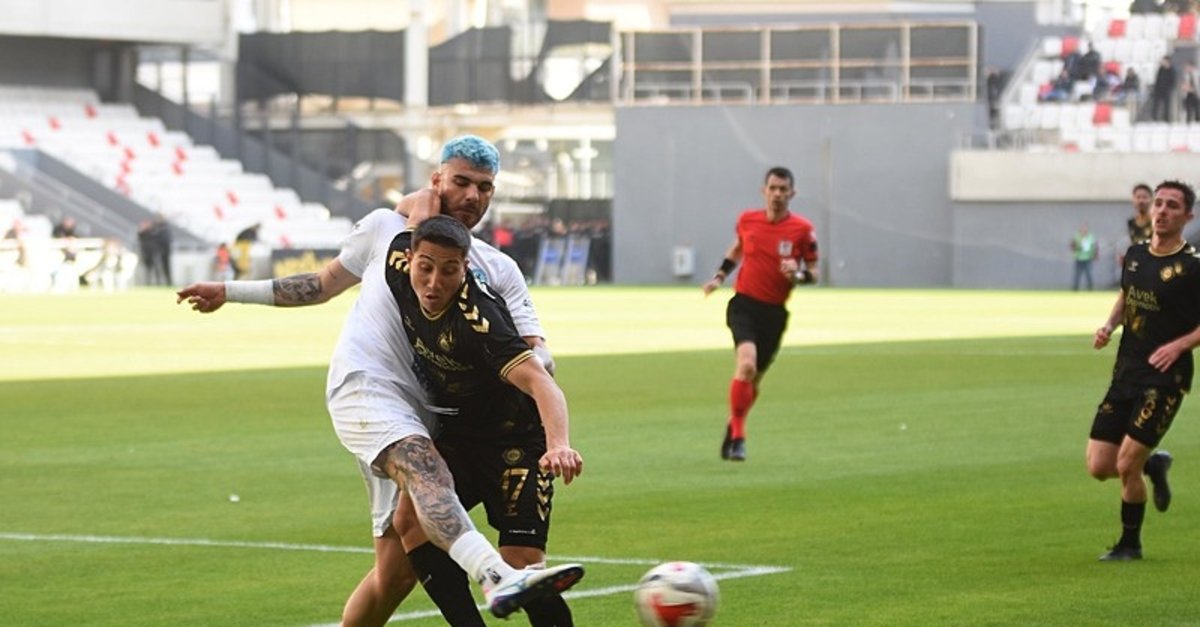 Altay evinde lidere teslim