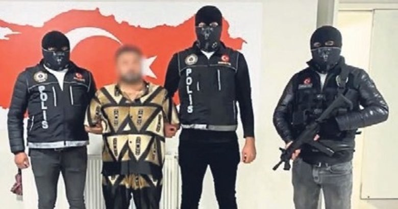 ‘Kırmızı’ şüpheliler Türkiye’ye getirildi