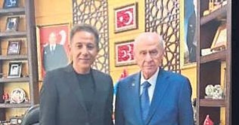 MHP’nin yerel seçim şarkısı Bahçeli’ye teslim edildi