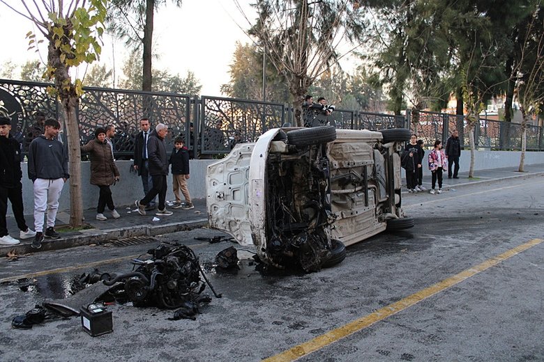 Aydın’da refüje çarpan otomobil devrildi: 4 yaralı var