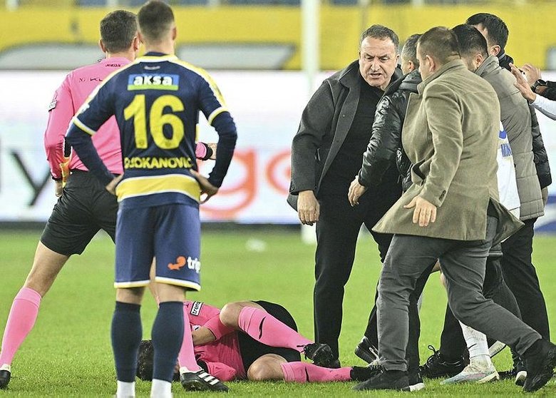 Hakemliği bıraktı mı? Halil Umut Meler’den açıklama!