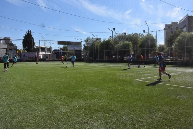 İzmir’de halı sahalarda yoğunluk! Çimleri öptüm maça öyle başladım