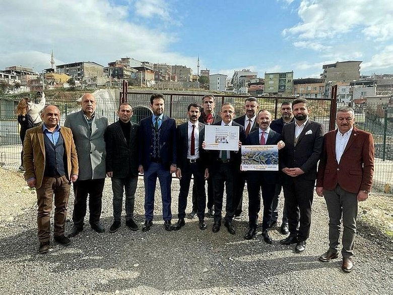AK Parti İzmir İl Başkanı Sürekli’den Soyer’e proje yanıtı: 7 yılda 2.5 kilometrelik tüp tünellerin 50 metresini yapabildiler