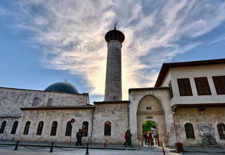 Yıllara meydan okuyan tarihi hazineler de dayanamadı