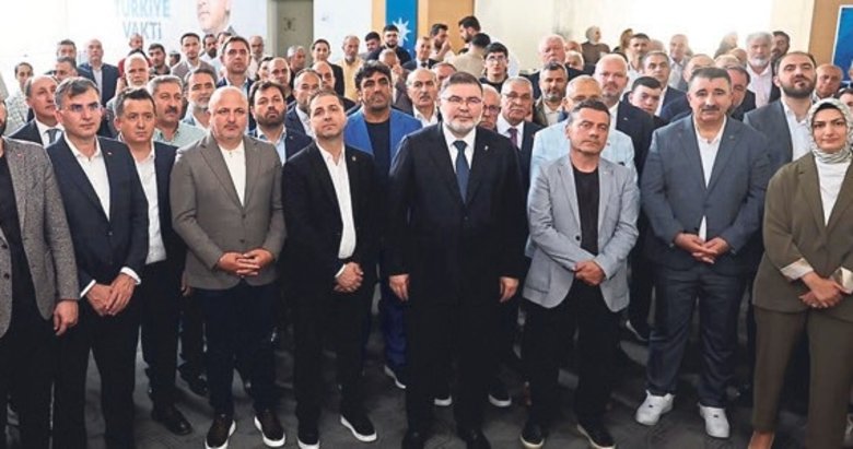 AK Parti İzmir’de bayramlaşma programı gerçekleştirildi