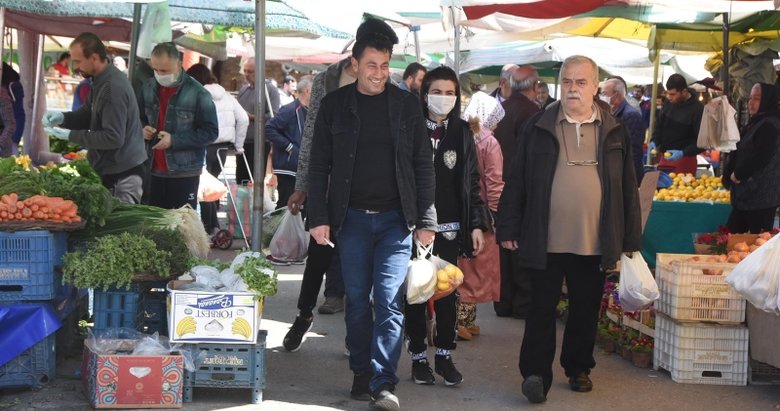 İzmir’de semt pazarları dolu