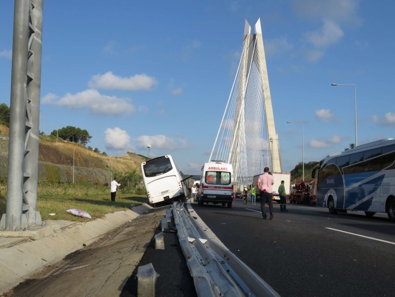 Yavuz Sultan Selim köprüsü girişinde otobüs kazası