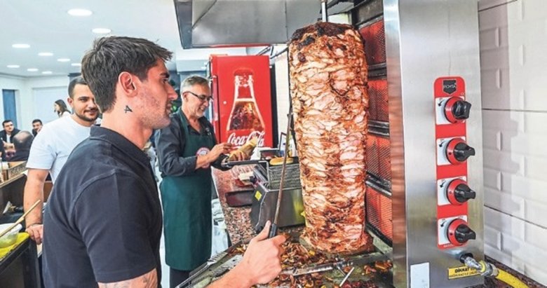 Eski futbolcu Orkan Çınar, dönerci oldu