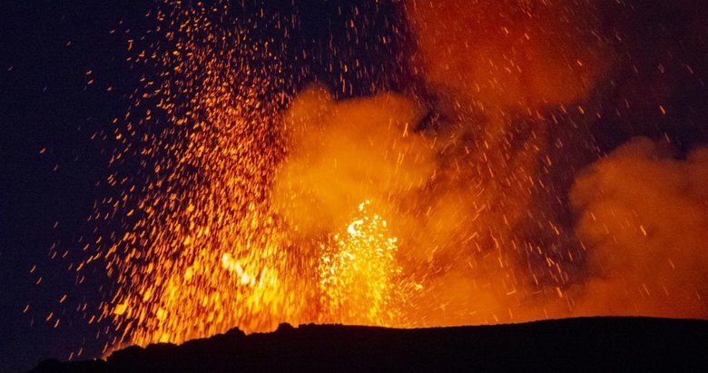 İtalya’da Etna Yanardağı yine lav püskürttü