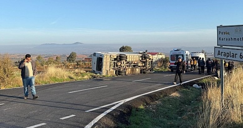 Uşak’ta tarım işçilerini taşıyan midibüsün devrilmesi sonucu 23 kişi yaralandı
