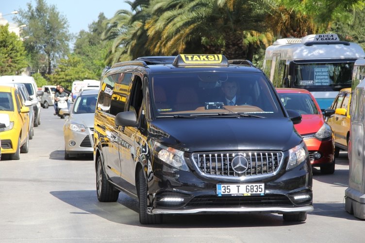 İzmir’in lüks taksileri vatandaştan yoğun ilgi görüyor