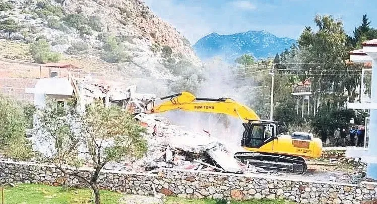 marmaris-belediyesinin-imar-cikmazi-yasli-teyzeyi-sokak-ortasinda-birakti-1789240305159.jpeg