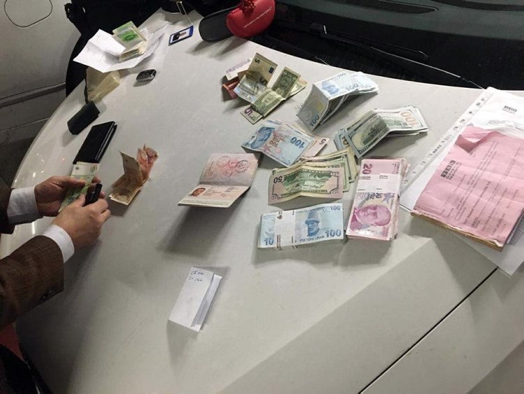 Atatürk Havalimanı’nda lüks araçta para dolu çanta bulundu