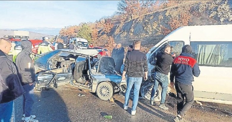 Kütahya’daki kazada sürücü kurtarılamadı