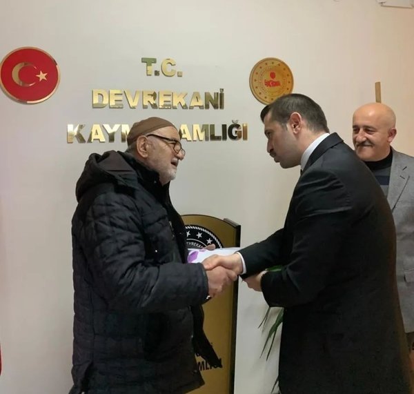 Yaşlı amca emekli maaşından kalan paraları depremzedeler için gönderdi