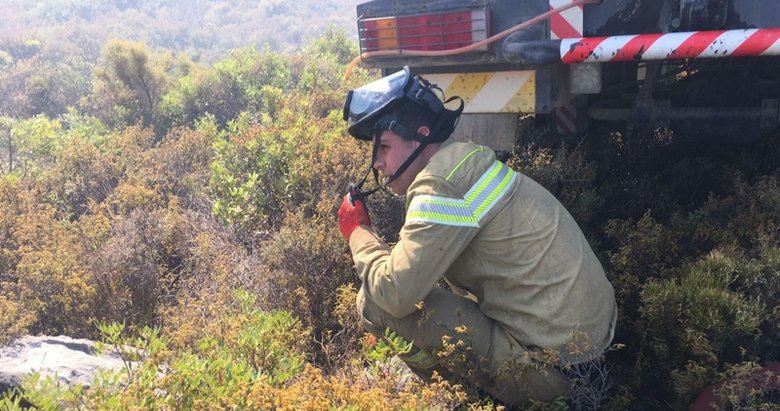 Makilik alanda başlayan yangın, yazlık evlere 100 metre kala söndürüldü